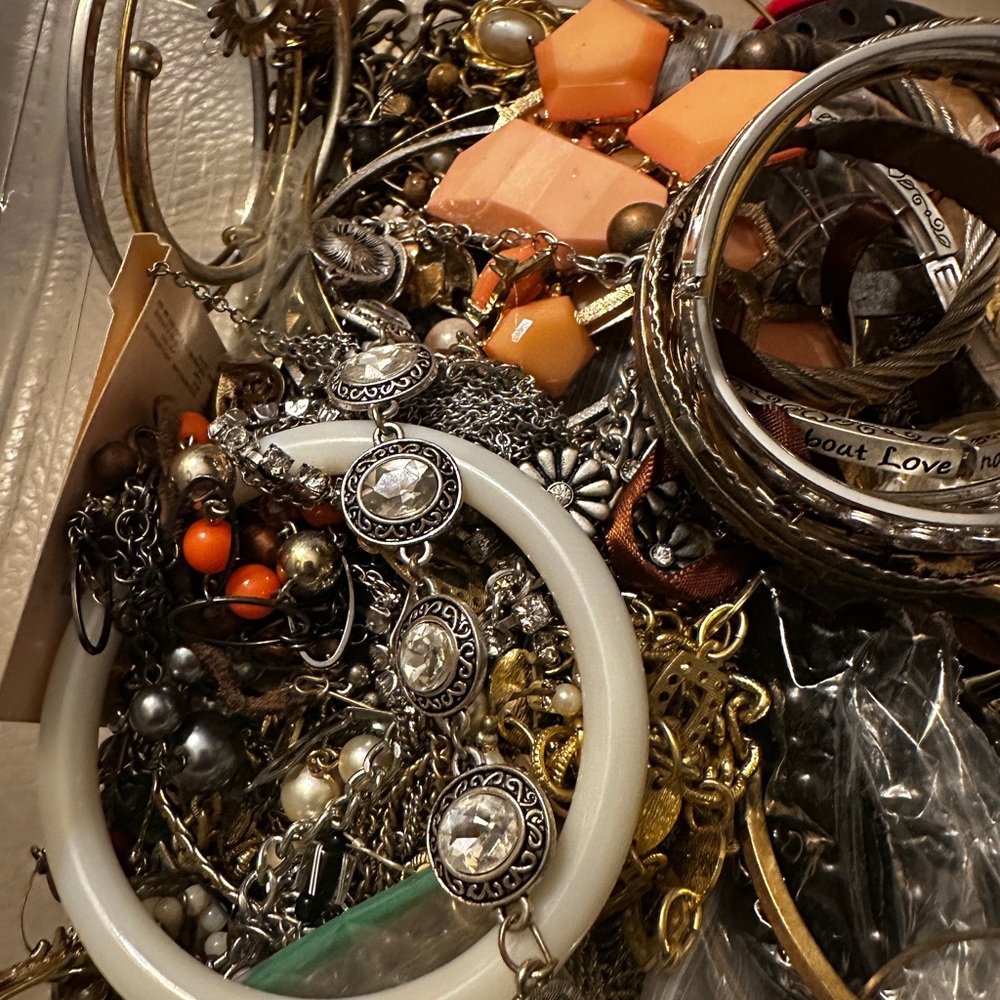 Assorted Jewelry Collection - Picture 6 of 8